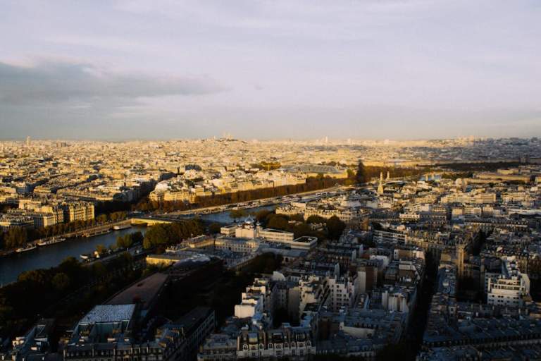 New York to Paris Flight Guide: Time, Airlines, Best Months & Prices